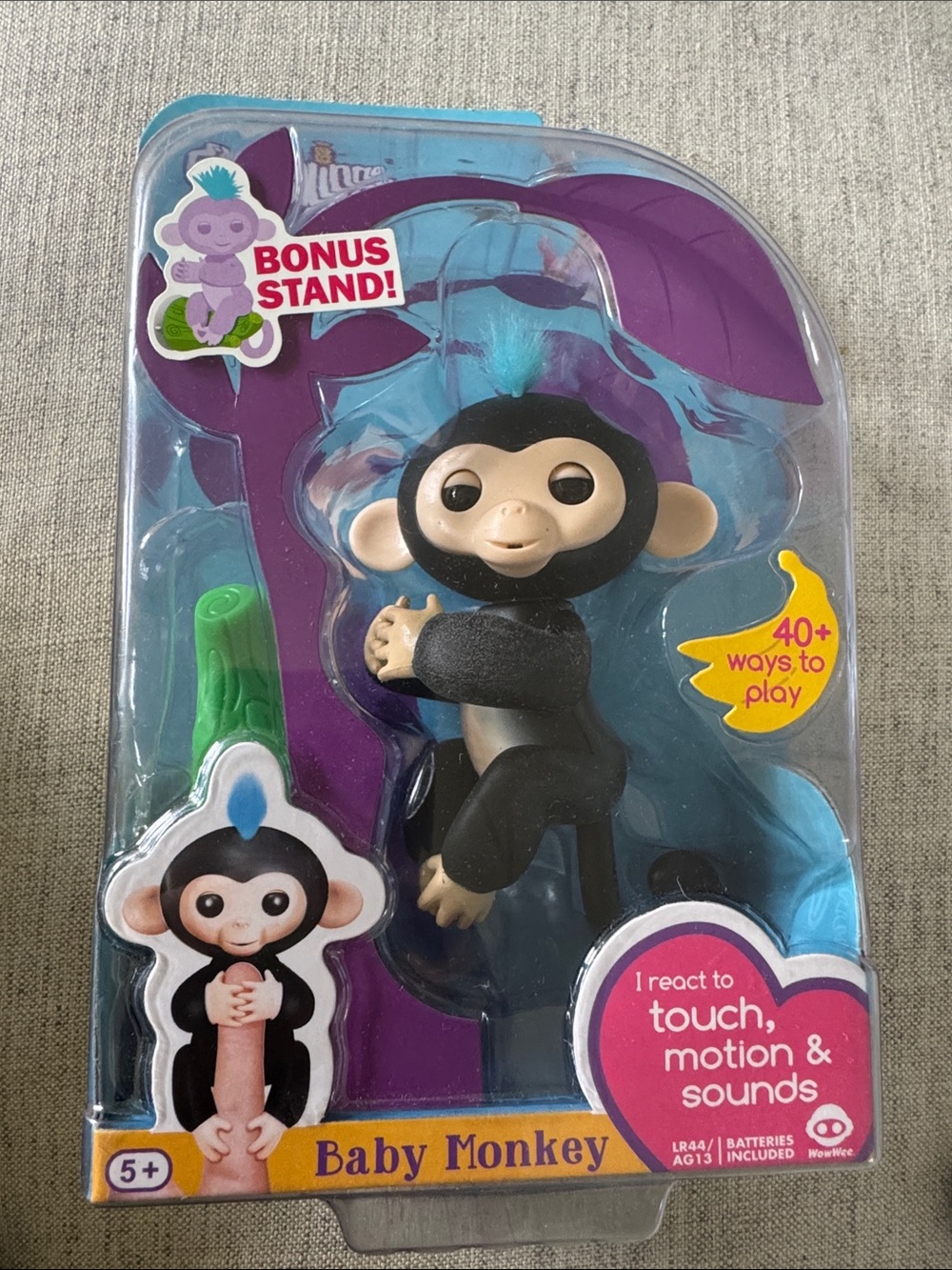 Fingerlings Finn interactive monkey with bonus stand black blue hair new sealed